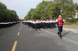 课间跑“开赛”了——高一课间跑比赛侧记