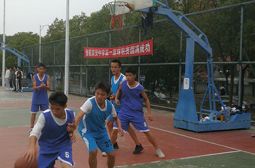 高一篮球联赛激战正酣