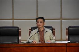 高安中学党总支召开《中国共产党问责条例》学习会