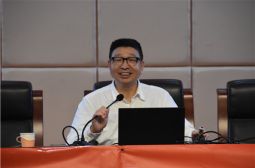 北京理工大学韩伯棠教授为我校学生讲授管理学