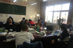 冯校长巡查集体备课活动