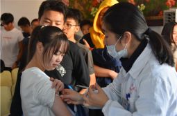 高二高三学生免费接种出血热疫苗