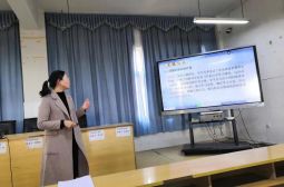 高二年级举行班主任说课比赛