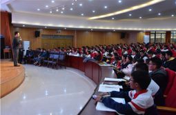 全国生物奥赛江西省分会余潮委员向高安中学生物兴趣学生面授机宜