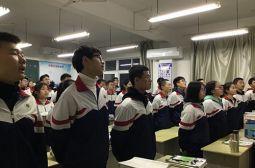 高三年级&ldquo;悠悠时光&rdquo;主题歌唱比赛深情唱响