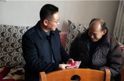 校领导走访慰问离休干部王岱琦