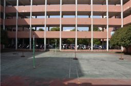 高安中学建造教师专用停车棚服务教师