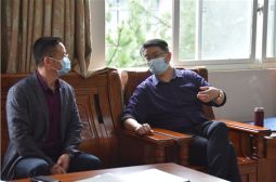 宜春市教体局检查我校高三初三开学准备工作