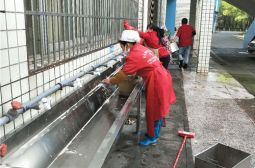 我校开展食堂卫生大清扫活动