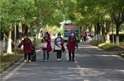 美丽校园欢迎师生返校