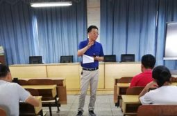 我校召开高效课堂党员攻关示范课布置会暨推进会