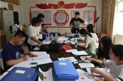 我校团委积极为毕业生办理团组织关系转移手续