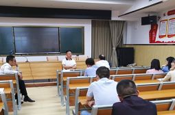 2021届高三年级召开创新班教师联系会