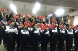 实验部用歌声表白祖国