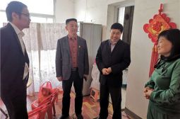 高安中学党总支组织党员深入贫困学生家庭家访