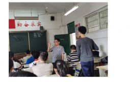 加强教师队伍建设，助推教师专业发展