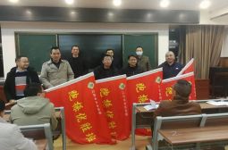 高二年级跑操优胜班受旗仪式