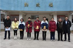 江西裕荣刘斌连续六年资助高安中学贫困学生