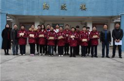 高安中学发放关爱基金帮扶贫困学生