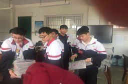 &ldquo;锋&rdquo;行万里常存热心&mdash;&mdash;高一年级&ldquo;学雷锋活动&rdquo;如火如荼