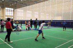 职工羽毛球团体赛火热开展