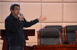 中国药科大学生命科学与技术学院王琛院长莅临高安中学讲学