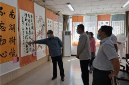 我校援疆教师刘龙杰在新疆克州二中举办纪念中国共产党诞辰100周年书画展