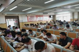 师德与教学并进，挥洒靓丽底色