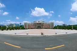 【校园风光】蓝天白云下的校园