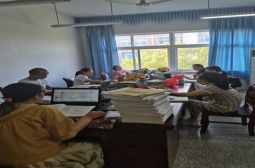 我校集体研课活动开展得有声有色