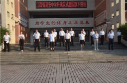 我校举行新学期第三次升国旗仪式进行爱国主义教育