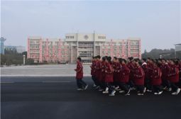 我校初中部课间跑比赛圆满举办