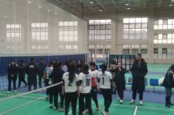 女子气排球比赛金牌由高二年级捧起