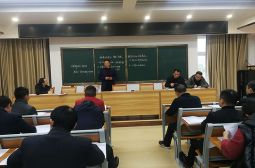 冯校长为高三班主任和研课组长“上课”