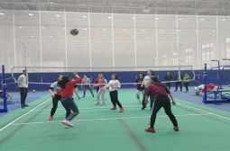 与教体局进行气排球交流活动