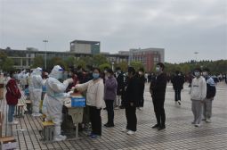 我校师生接受全员核酸检测