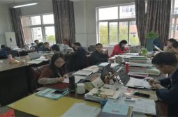 党徽在示范课中闪光