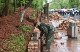 我校建设东山挡土墙