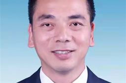 陈腾云同志任高安中学党委委员、副校长