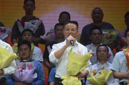 我校圆满举办2022届高三学生毕业文艺汇演（二）
