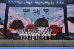 我校圆满举办2022届高三学生毕业文艺汇演（三）