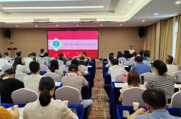 冯草根校长应邀为全省“国培计划”和中小学思政课名师培训班学员授课