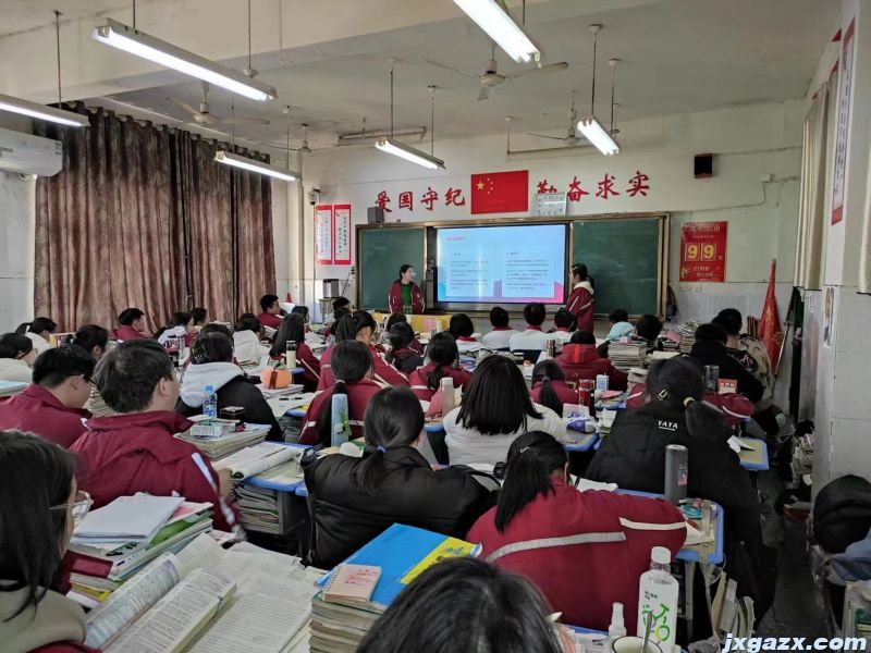 班会课2 (1).jpg