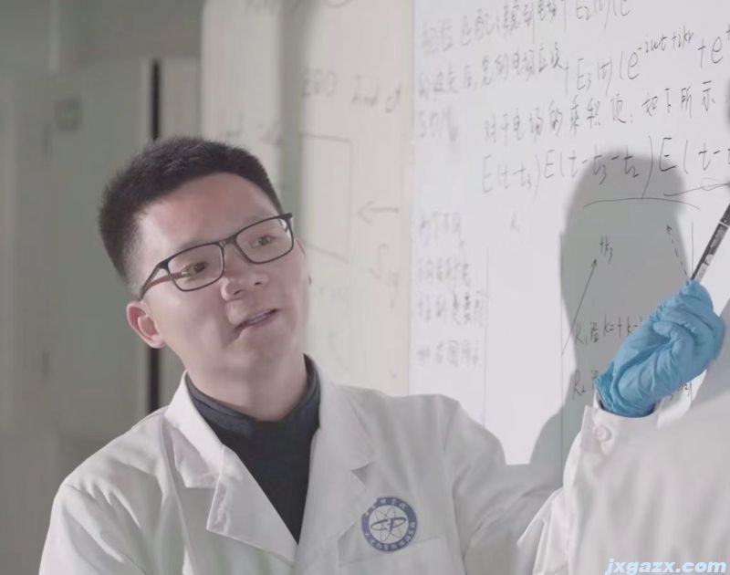 吴凯丰近照.jpg