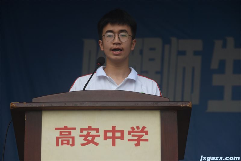 学生代表.jpg