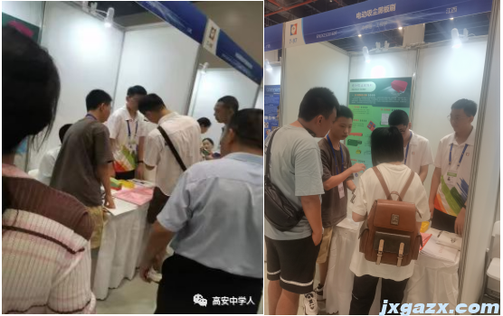 向参观者介绍科创成果.png