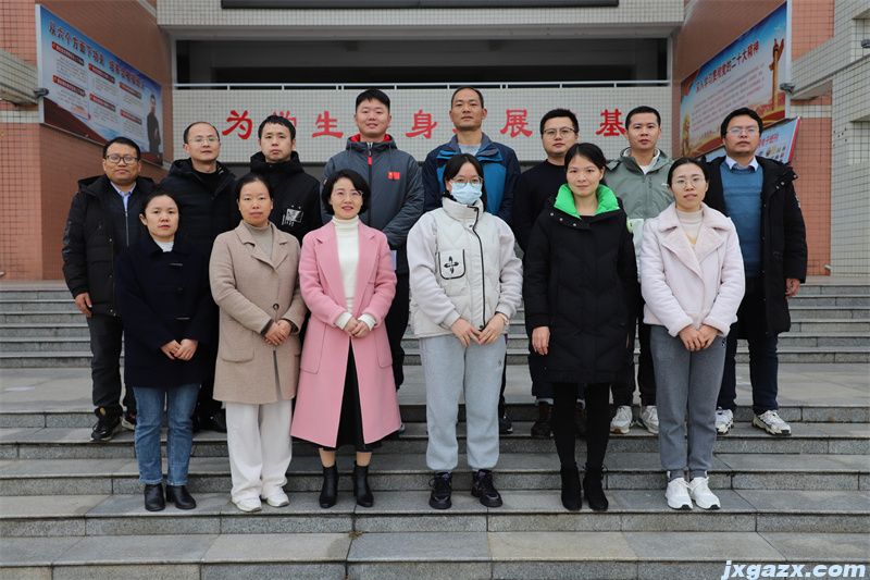 理科：第一排：彭闰爱、赵欣云、朱英、晏苏利、黄枝红、贾将艳。第二排：叶波、漆洪云、汪志龙、