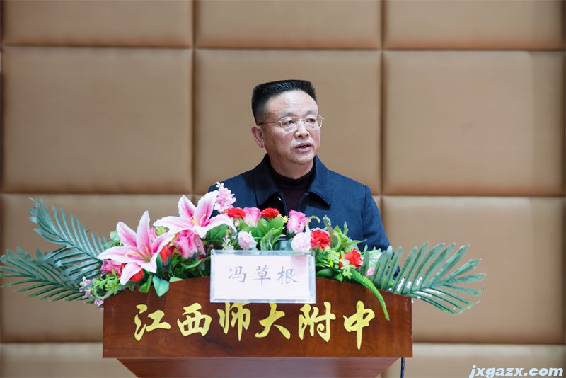 2024年12月12日，冯草根书记在全省普通高中新课程新教材示范区示范校教育教学研讨交流会上作典型经验介绍.jpg