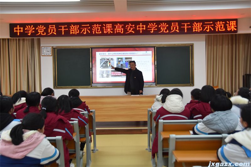 2020年12月15日，冯草根书记思政课公开教学.jpg