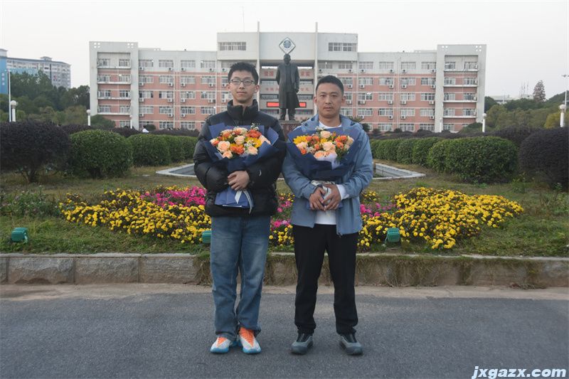 2025-12-2-2024年全国中学生数学奥林匹克竞赛金牌获得者、入选国家集训队的李东来